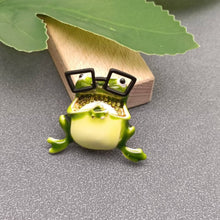 Load image into Gallery viewer, Mio Queena - Frog Wearing Glasses Enamel Brooch
