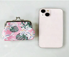 Load image into Gallery viewer, Magnifique Hearts - Floral Coin Purse, Cute Small Storage Purse Coins trinkets : Color 3
