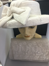 Load image into Gallery viewer, White (off white) &amp; Silver Purse
